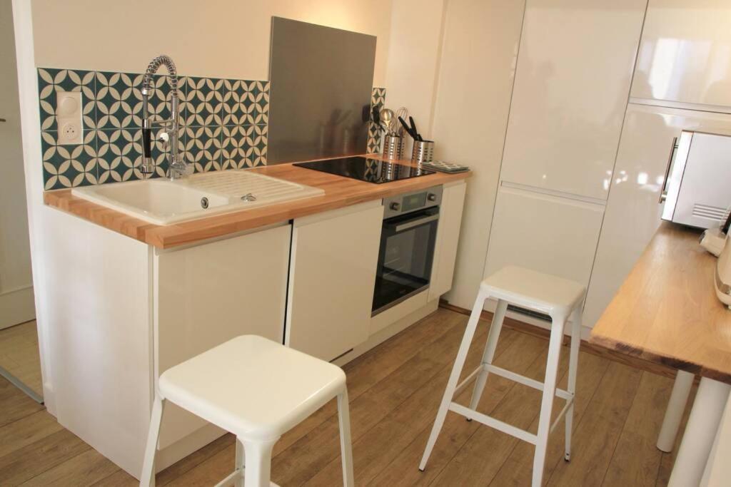 Superbe Duplex De 70M2 Avec 2 Chambres En Hyper Centre Au Calme Sur Cour Classe 3 Etoiles Avec Parking En Option La Rochelle  Bagian luar foto