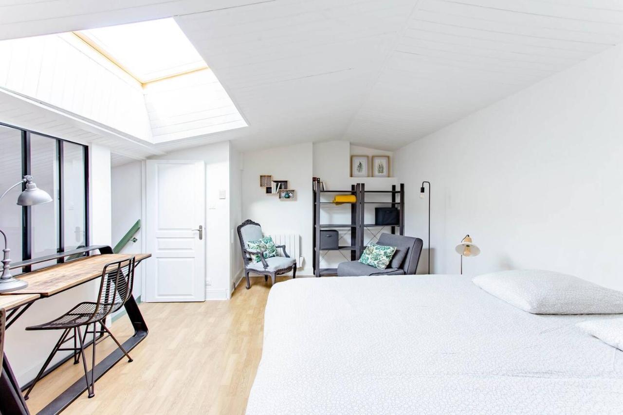 Superbe Duplex De 70M2 Avec 2 Chambres En Hyper Centre Au Calme Sur Cour Classe 3 Etoiles Avec Parking En Option La Rochelle  Bagian luar foto
