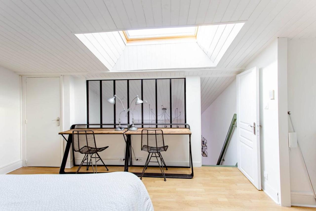 Superbe Duplex De 70M2 Avec 2 Chambres En Hyper Centre Au Calme Sur Cour Classe 3 Etoiles Avec Parking En Option La Rochelle  Bagian luar foto