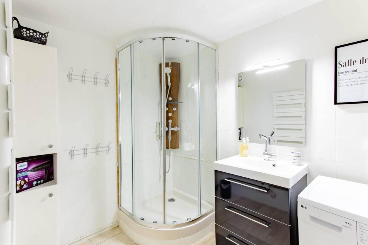 Superbe Duplex De 70M2 Avec 2 Chambres En Hyper Centre Au Calme Sur Cour Classe 3 Etoiles Avec Parking En Option La Rochelle  Bagian luar foto